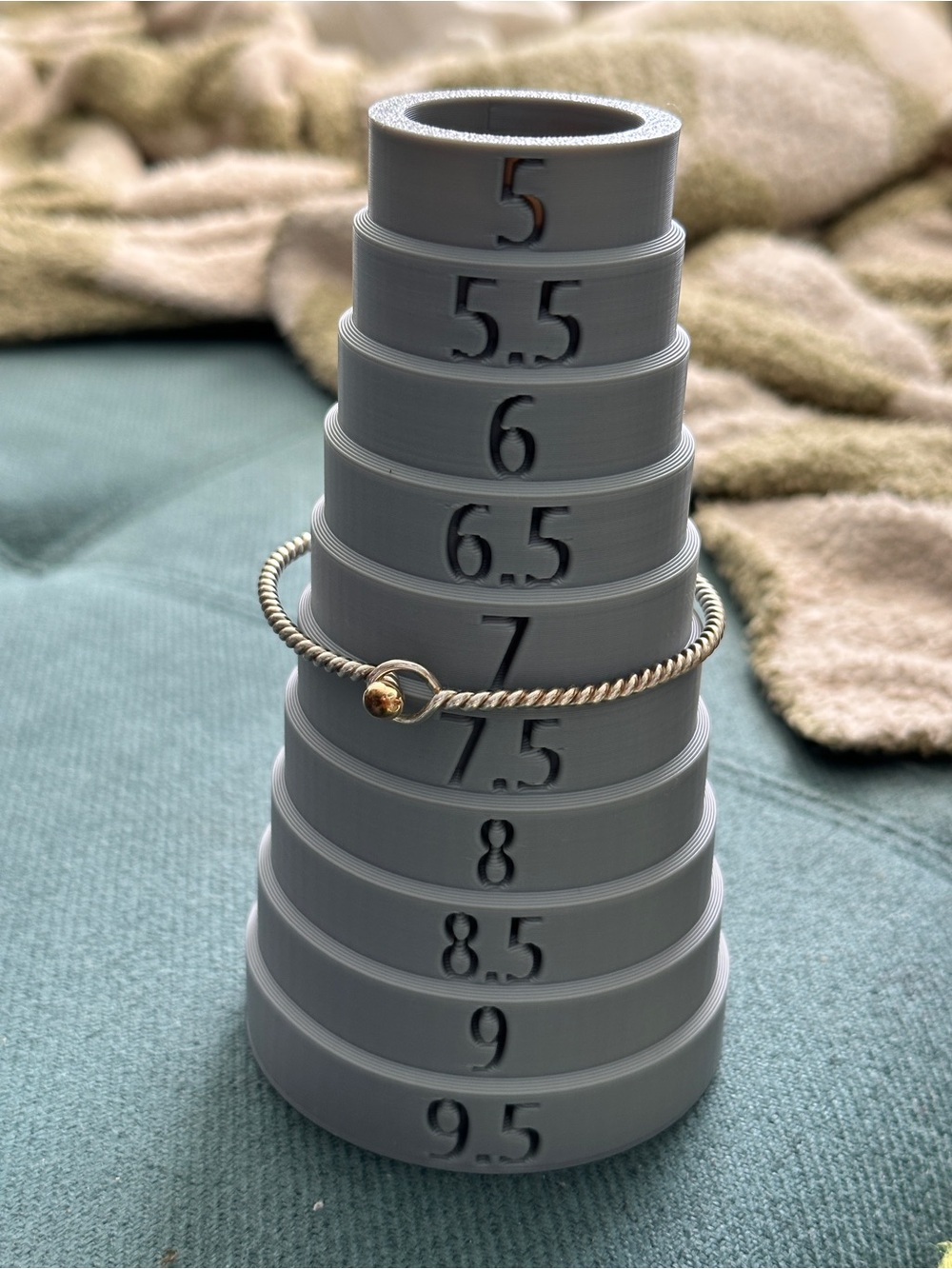 Cape Cod Jewelers Slim Twisted Loop Bracelet - Size 7.5